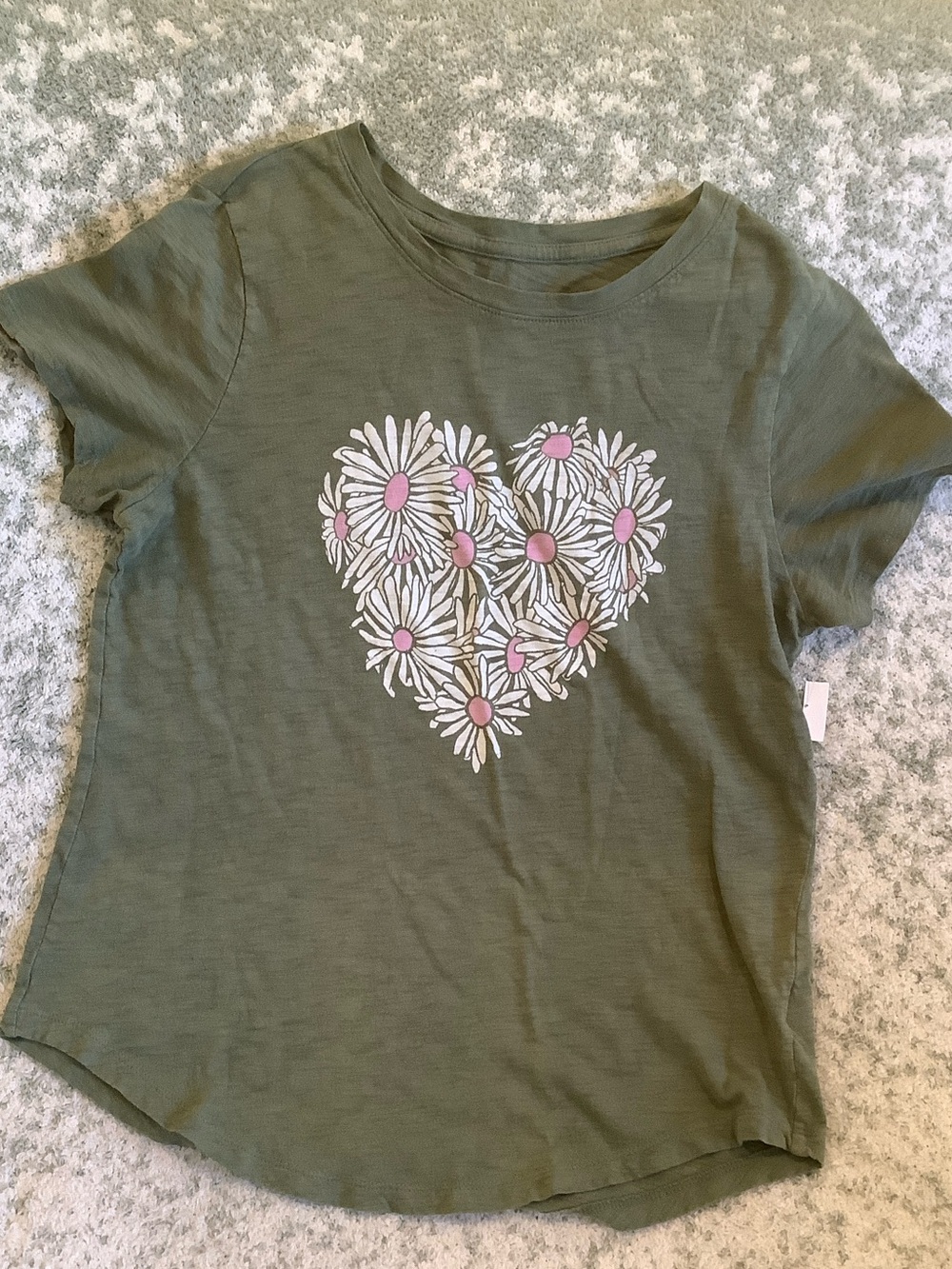 Old Navy Everywear Olive Green Daisy Heart Short SleevTee Size Medium Cotton NWT